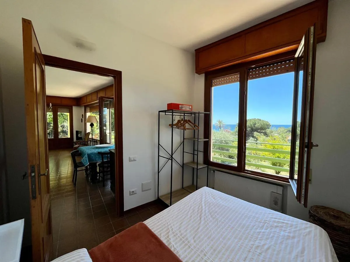 Casa Masina, Appartamento A 500 Mt Dal Mare Su Forti 0*,  Italy